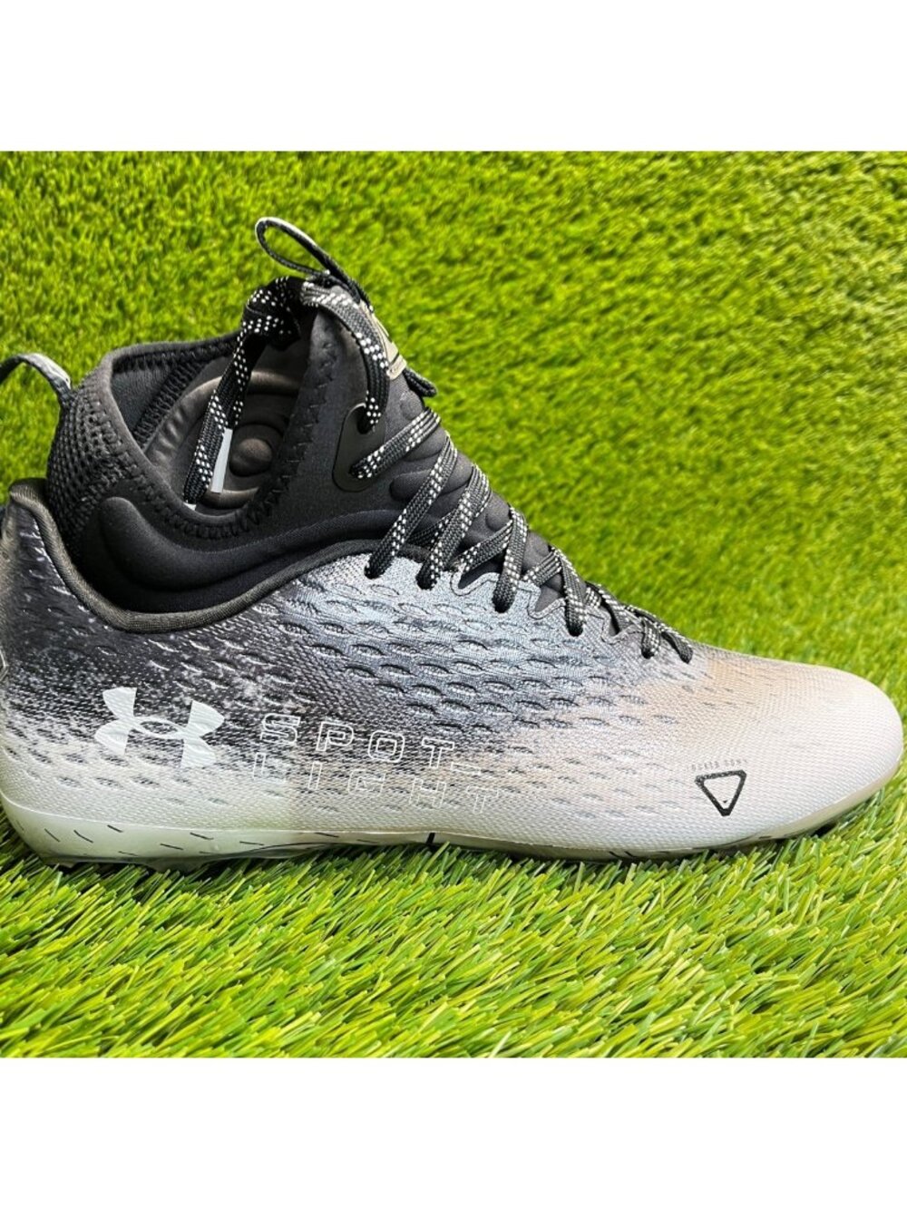 Under Armour Spotlight Lux MC 2.0 Mens Size 10.5 Black White Football Cleats